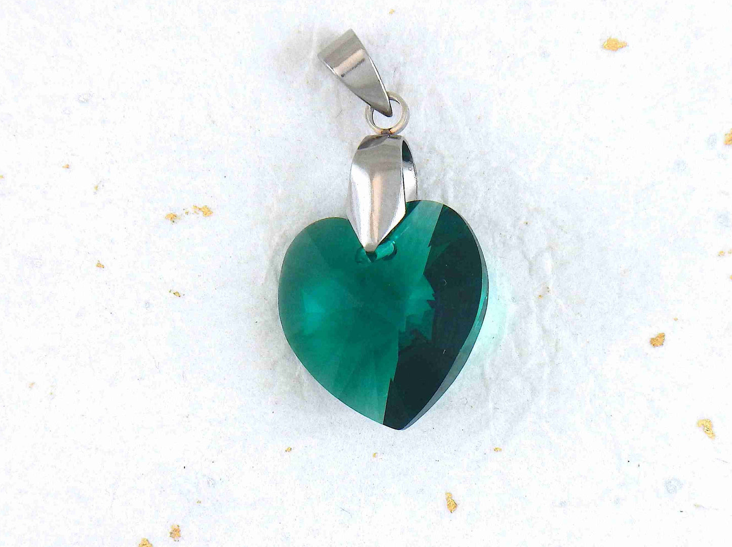 14/16-inch necklace with 18mm Emerald Green faceted Swarovski crystal heart pendant, stainless steel chain