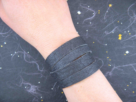 20mm wrap bracelet made of Piñatex (vegan leather) in 9 colours (black, gray, silver, white, blue, mulberry, brown, gold), magnetic stainless steel clasp