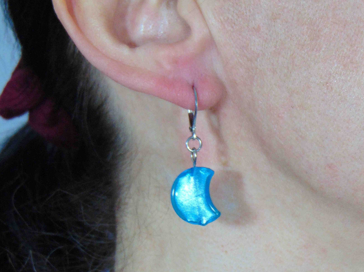 Short earrings with bright turquoise Murano glass half-moons, silver foil, stainless steel lever back hooks