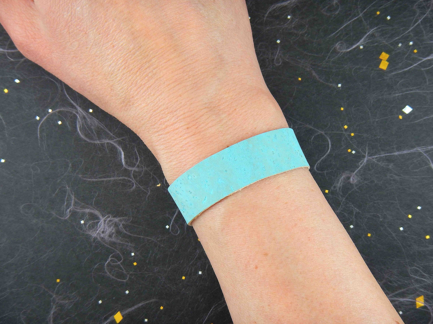 Simple 15mm flat cork bracelet with magnetic stainless steel clasp in 6 colours (brown tiling, brown zebra, natural, sky blue, emerald green, red and gold speckles)