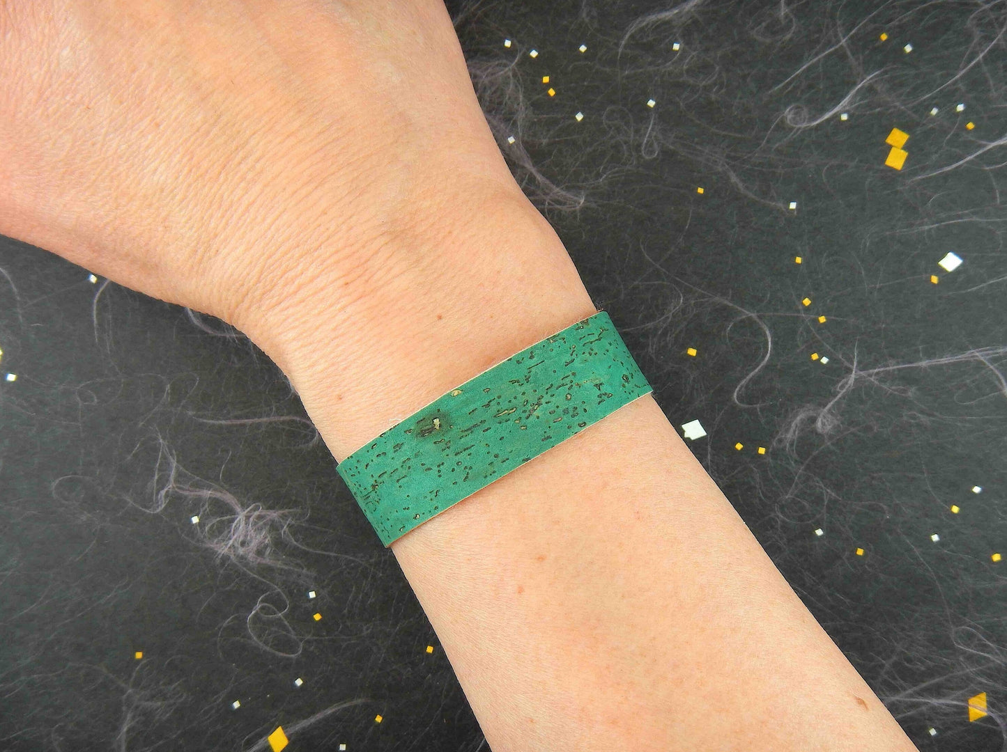 Simple 15mm flat cork bracelet with magnetic stainless steel clasp in 6 colours (brown tiling, brown zebra, natural, sky blue, emerald green, red and gold speckles)
