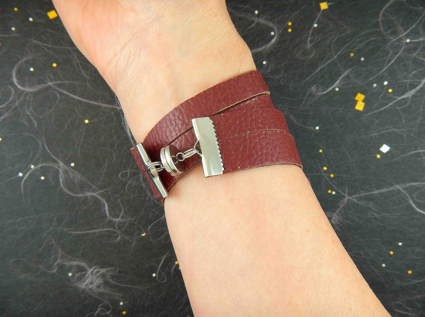 20mm wrap bracelet made of mango leather in 2 colours (burgundy red, black), magnetic stainless steel clasp