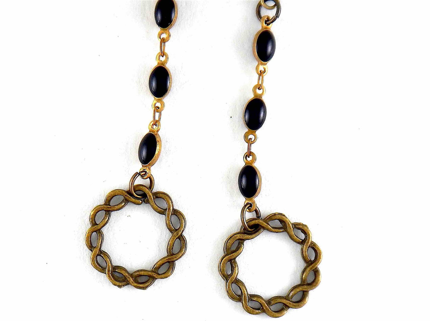 Long earrings with plaited brass rings and egg-shaped chain (off-white, black or turquoise), brass hooks
