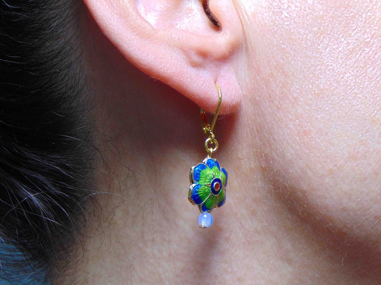 Short earrings with small enamelled flowers offered in 6 colours, synthetic moonstone (opalite), gold-toned stainless steel lever back hooks