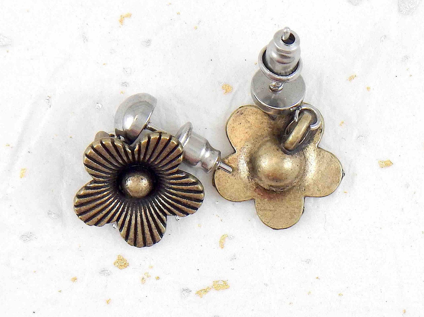 Short earrings with 3-dimensional brass flowers, stainless steel studs