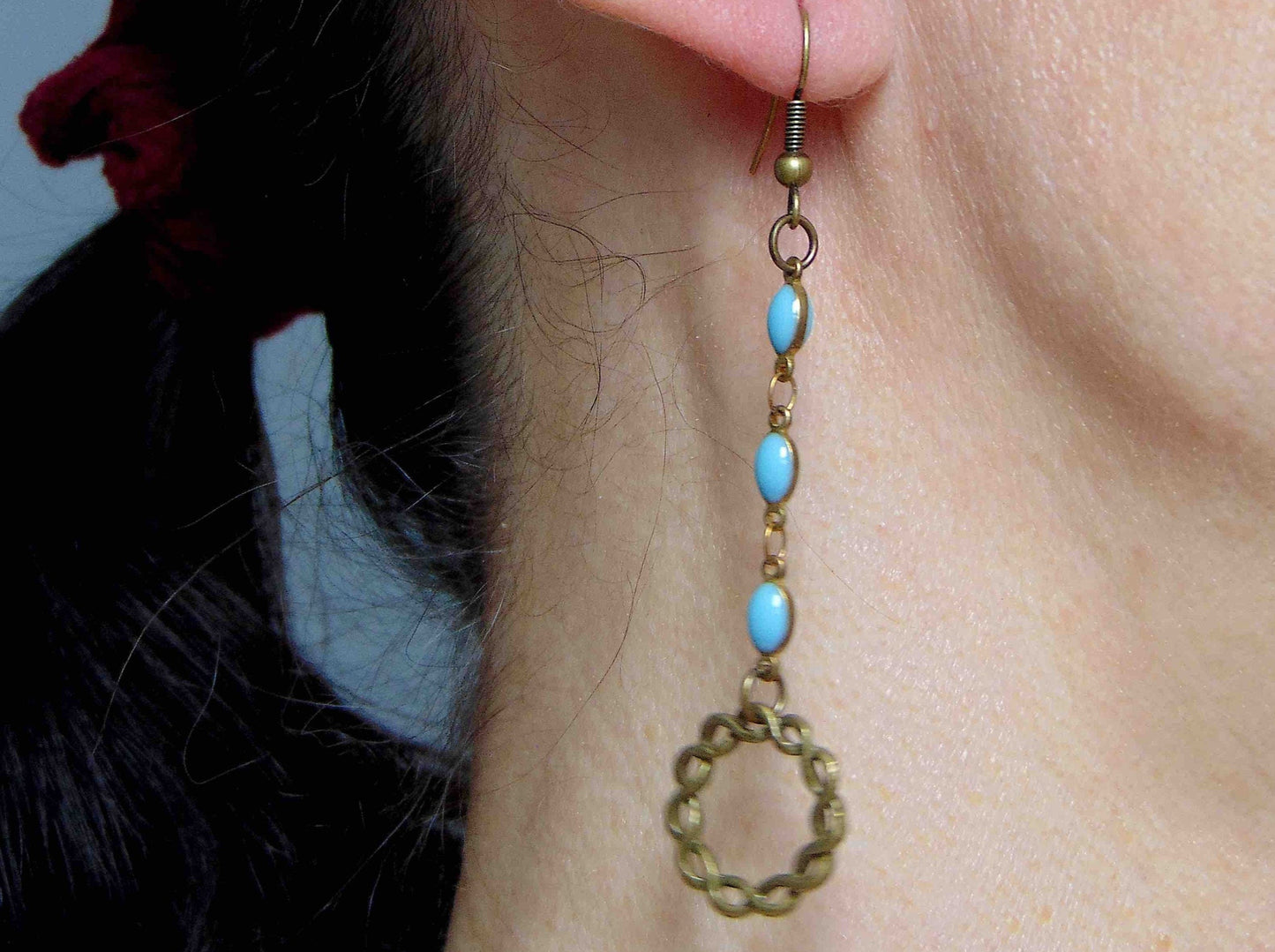 Long earrings with plaited brass rings and egg-shaped chain (off-white, black or turquoise), brass hooks