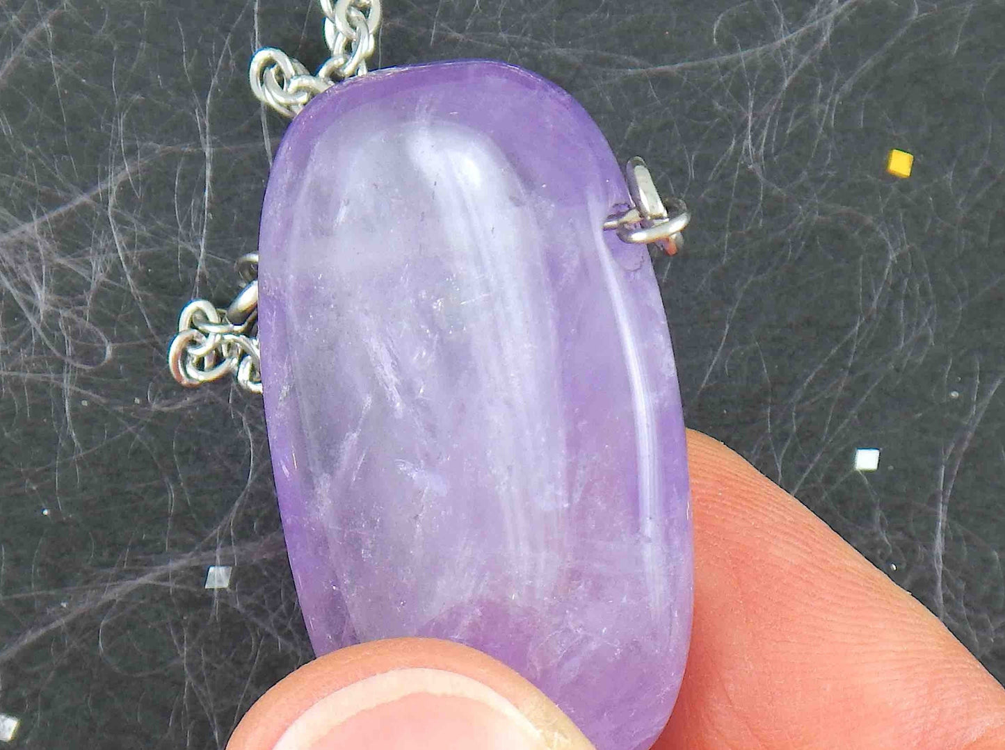 Collier 26 po à pendentif rectangle arrondi de pierre améthyste violet clair fumé, chaîne acier inoxydable