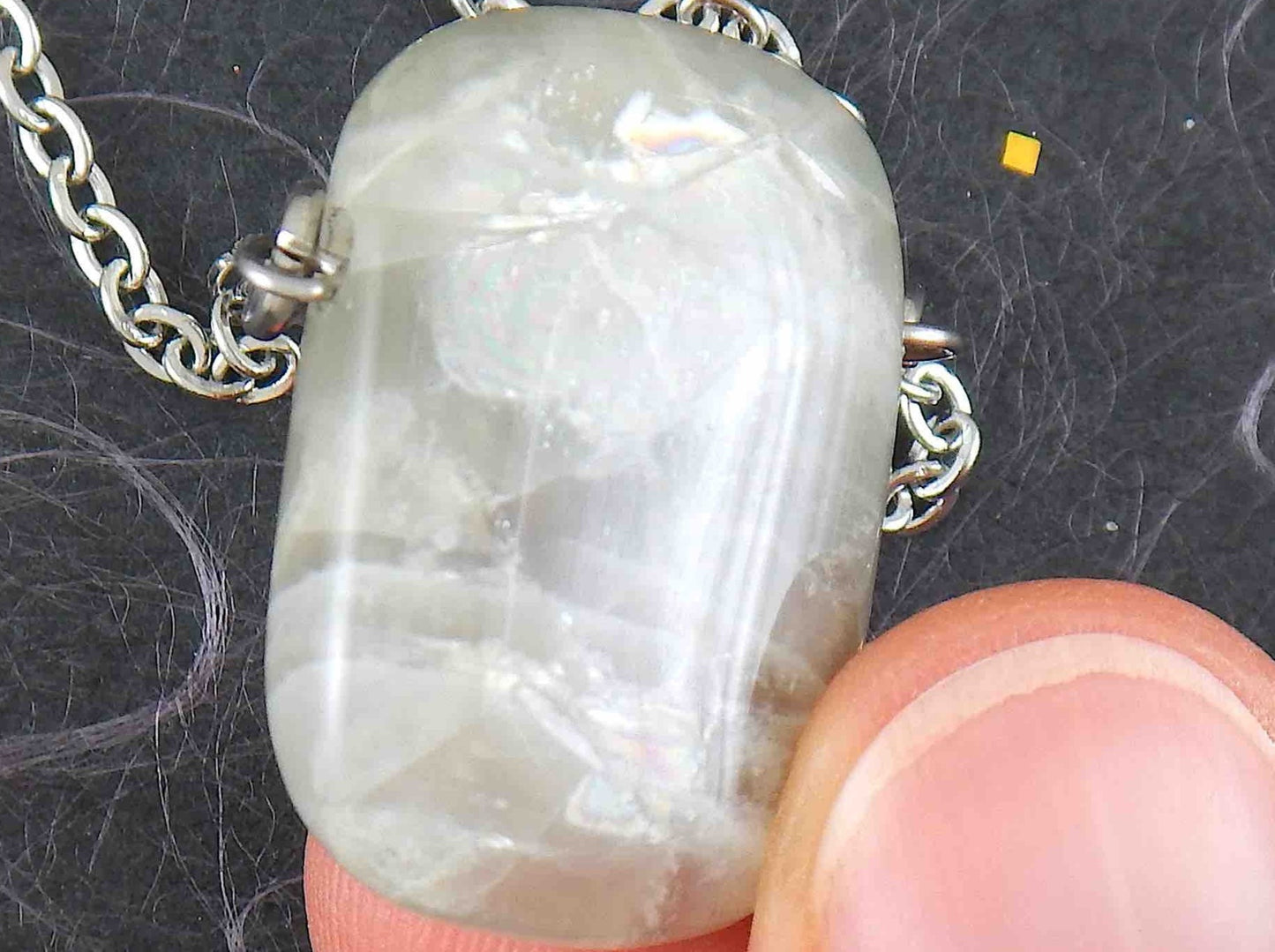Collier 26 po à pendentif rectangle arrondi de pierre de lune naturelle gris argent, chaîne acier inoxydable