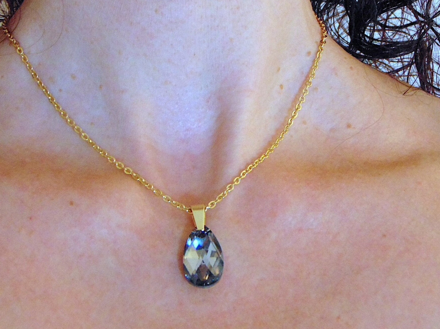 15-inch necklace with 20mm Swarovski crystal drop pendant, 1 side Scarabeus Green, 1 side Silver Gray, gold-toned stainless steel chain
