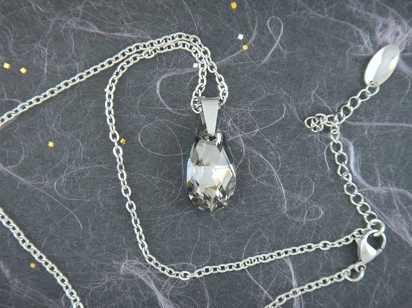 15-inch necklace with 20mm Swarovski crystal drop pendant, 1 side Scarabeus Green, 1 side Silver Gray, stainless steel chain