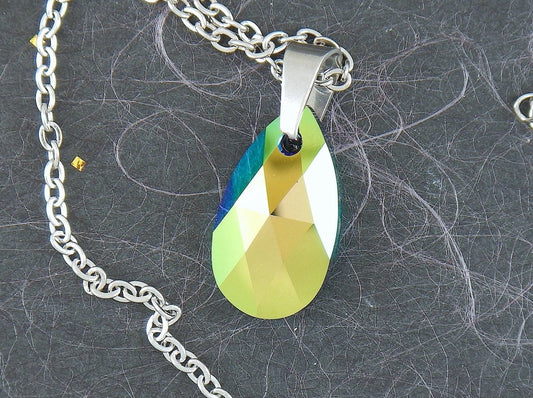 15-inch necklace with 20mm Swarovski crystal drop pendant, 1 side Scarabeus Green, 1 side Silver Gray, stainless steel chain