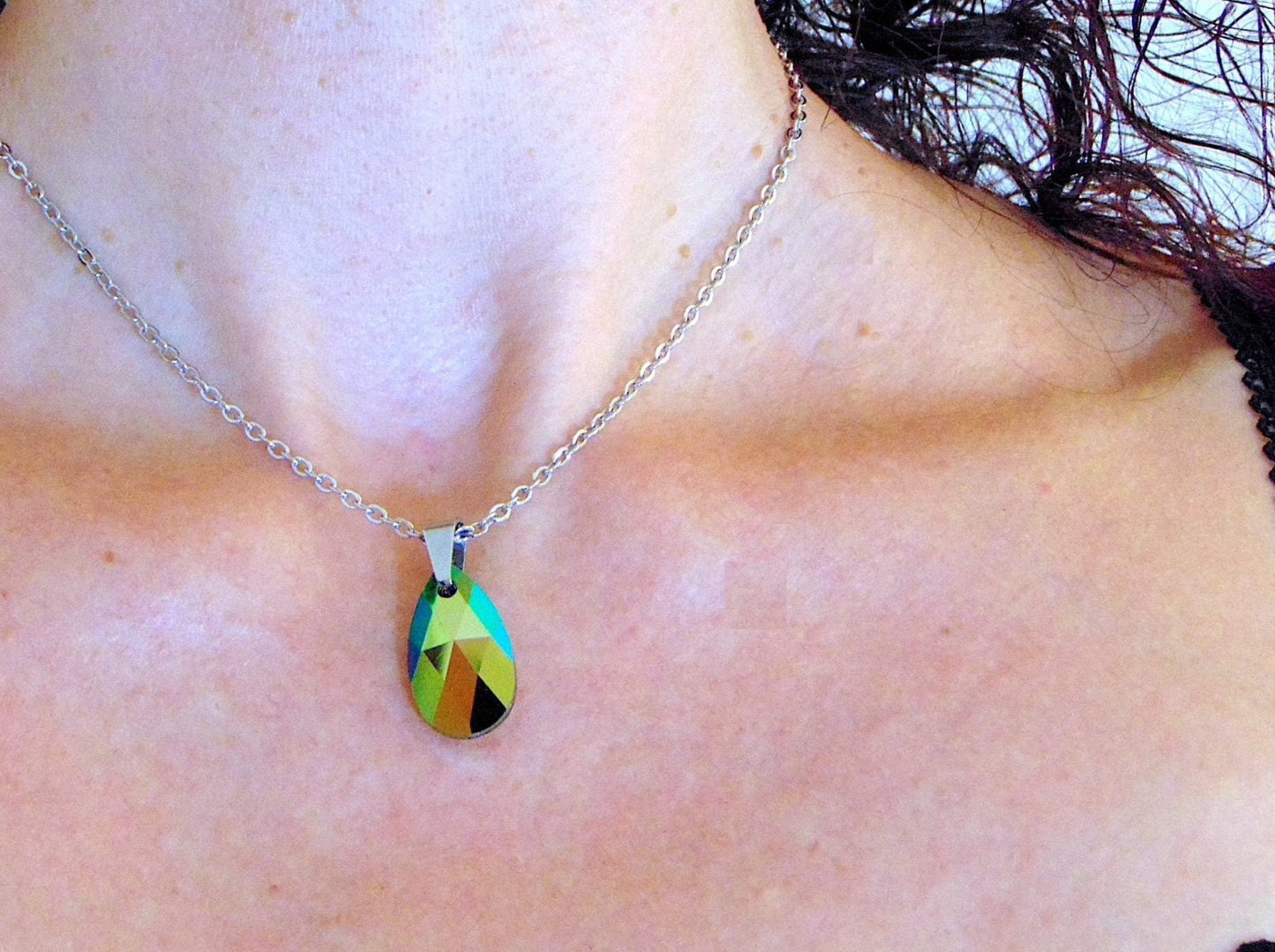 15-inch necklace with 20mm Swarovski crystal drop pendant, 1 side Scarabeus Green, 1 side Silver Gray, stainless steel chain