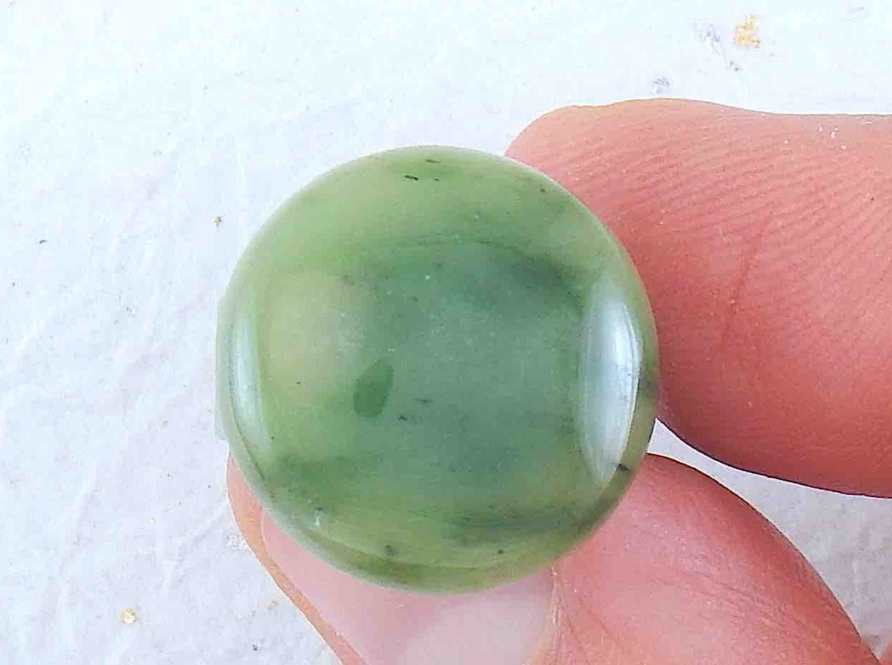 Finger ring with round dark green nephrite jade stone cabochon, stainless steel adjustable base