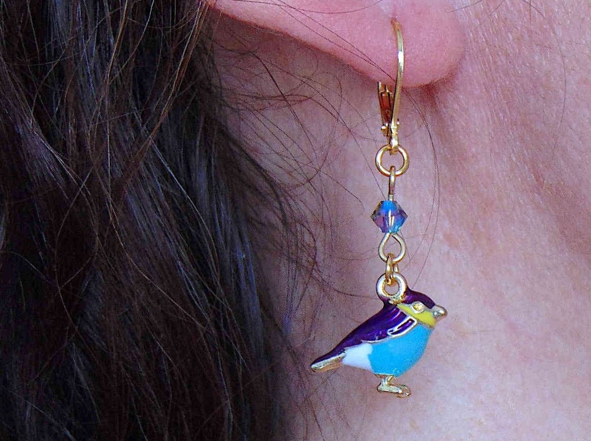 Short earrings with small plump enamelled birds in 2 colours, Swarovski crystals, gold-toned stainless steel lever back hooks