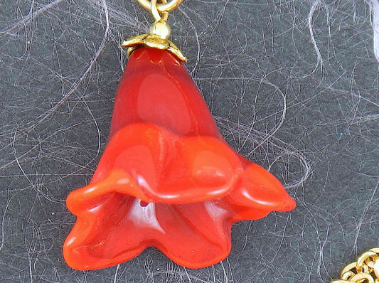 20-inch necklace with bright red Murano glass flower corolla, gold-toned stainless steel chain