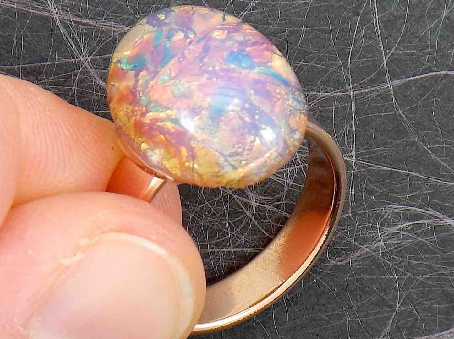 Finger ring with imitation "opal" vintage glass cabochon, adjustable rose gold-toned stainless steel base