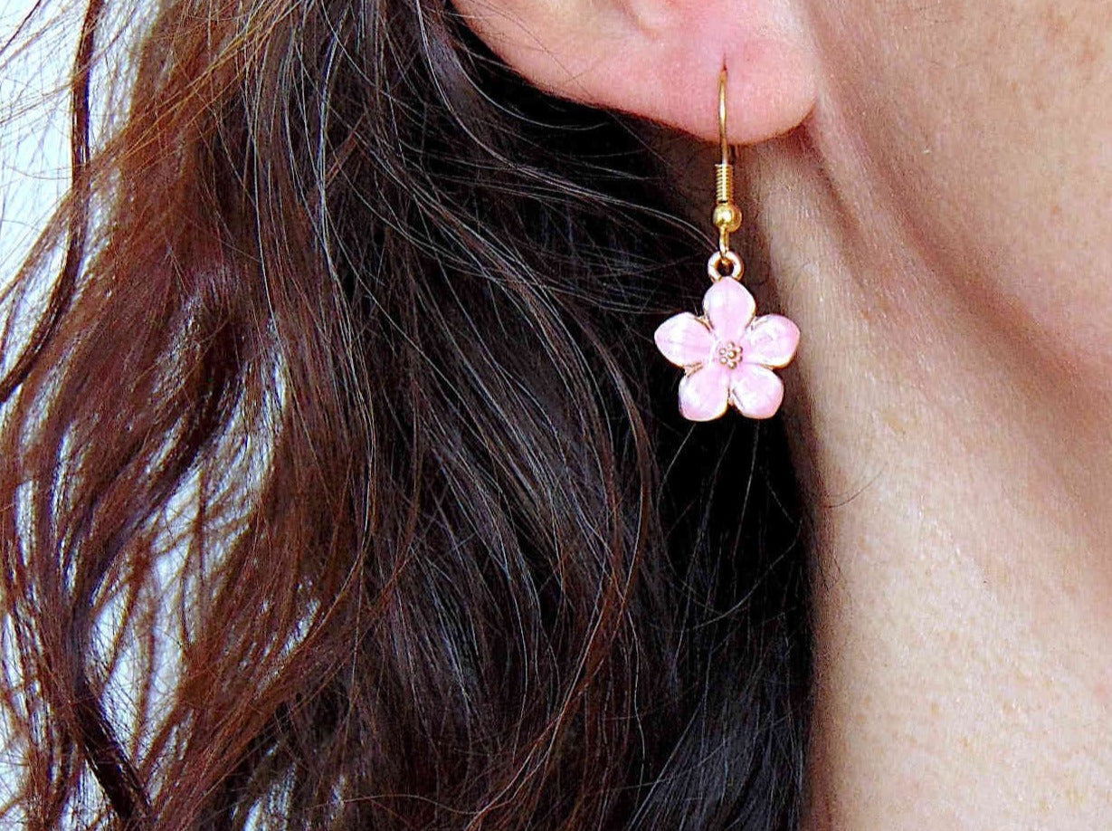 Short earrings with enamelled cherry blossoms (sakura) in 4 pastel colours (white, lilac, pink, blue), gold-toned stainless steel hooks