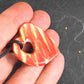 Collier 18 po à pendentif coeur de faïence marbré rouge-jaune fait à la main à Montréal, trou en forme de coeur, cordon de cuir noir, fermoir acier inoxydable