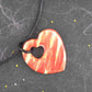 Collier 18 po à pendentif coeur de faïence marbré rouge-jaune fait à la main à Montréal, trou en forme de coeur, cordon de cuir noir, fermoir acier inoxydable