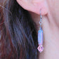 Boucles d'oreilles longues billes de verre vintage ouest-allemand bleu-rose givré et cristaux Swarovski assortis, crochets à levier acier inoxydable
