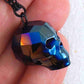 Collier 16 po à pendentif tête de mort (crâne) de cristal Swarovski 20mm rare facetté en 3 couleurs (bleu foncé, argent foncé, or rose), chaîne acier inoxydable assortie