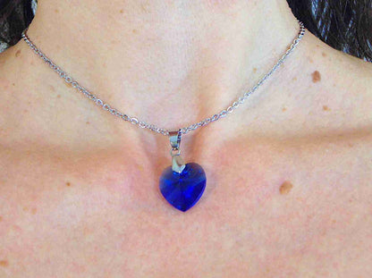 Collier 14/16 po à pendentif coeur de cristal Swarovski 18mm Majestic Blue (bleu intense), chaîne acier inoxydable