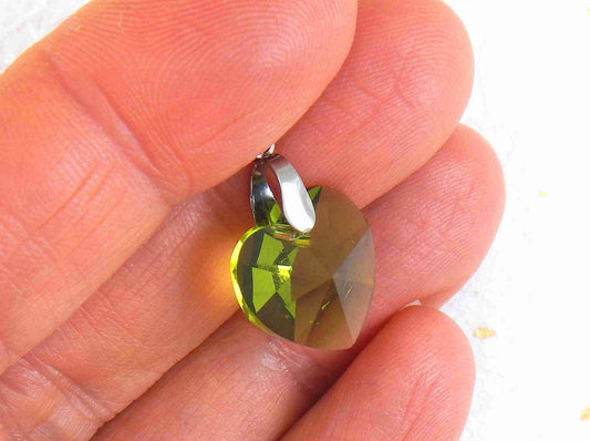 Collier 14/16 po à pendentif coeur de cristal Swarovski 14mm Olivine (vert olive), chaîne acier inoxydable