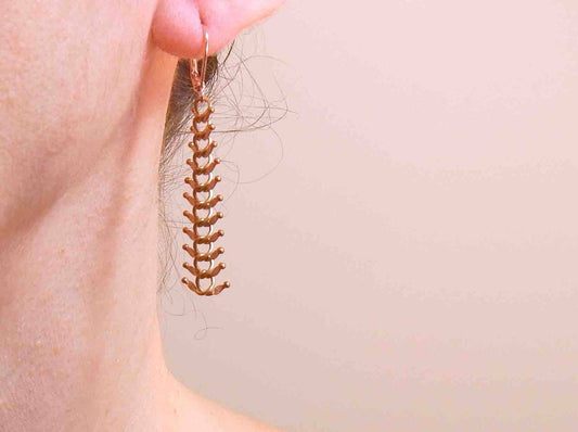 Long earrings with centipede-shaped rose gold chain, rose-gold plated metal lever back hooks