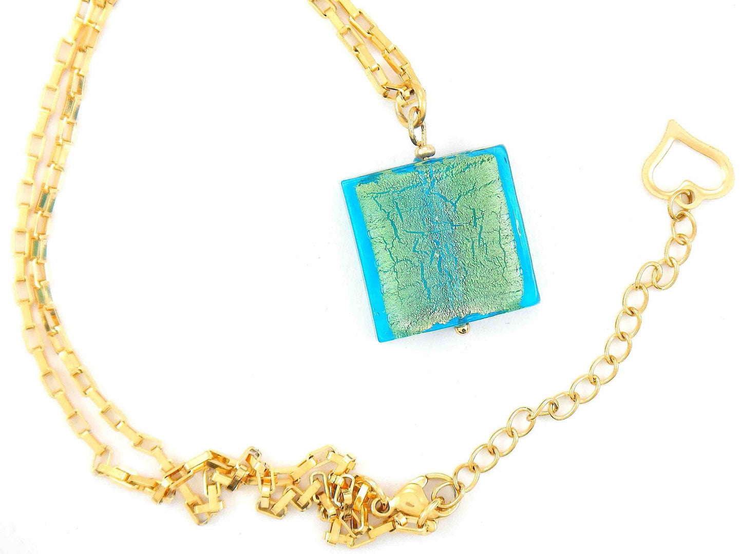 Collier 16 po carré en verre de Murano turquoise vif sur feuille d'or, chaîne à maillons rectangulaires acier inoxydable doré