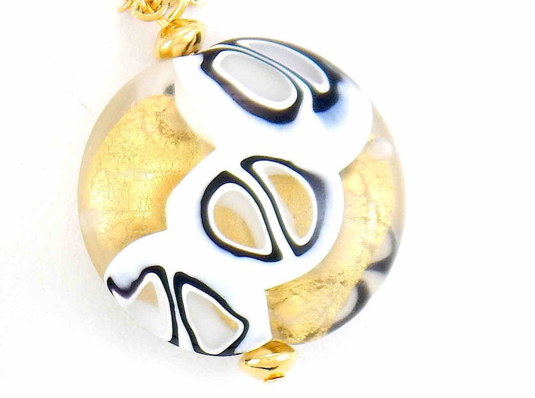 Collier 16 po pastille ronde en verre de Murano, motif de cellules noir et blanc sur feuille d'or, chaîne acier inoxydable doré