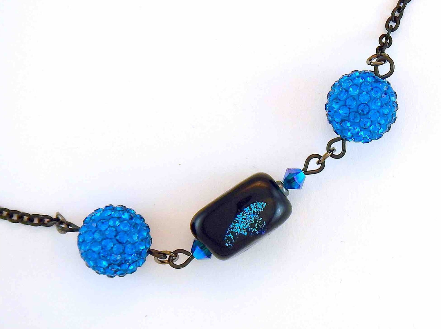 Collier 15 po cube de verre noir et bleu métallisé (verre de style Murano fait main à Montréal, billes Shambala bleu vif, chaîne acier inoxydable noir