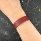 Bracelet simple 10mm en cuir de mangue offert en 2 couleurs (rouge bourgogne, noir), fermoir magnétique acier inoxydable