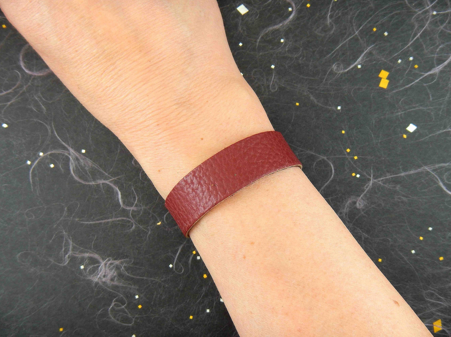 Simple 15mm flat mango leather bracelet with magnetic stainless steel clasp in 2 colours (burgundy red, black)