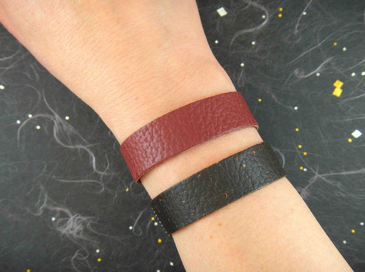 Simple 15mm flat mango leather bracelet with magnetic stainless steel clasp in 2 colours (burgundy red, black)
