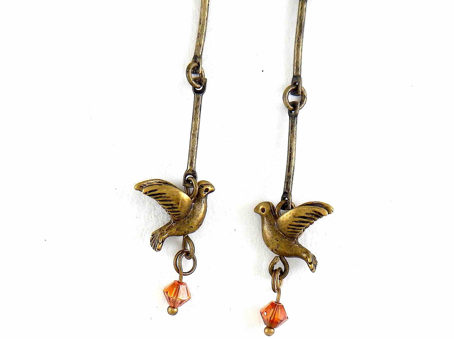 Boucles d'oreilles longues petits oiseaux laiton et cristaux Swarovski orange brûlé, crochets laiton