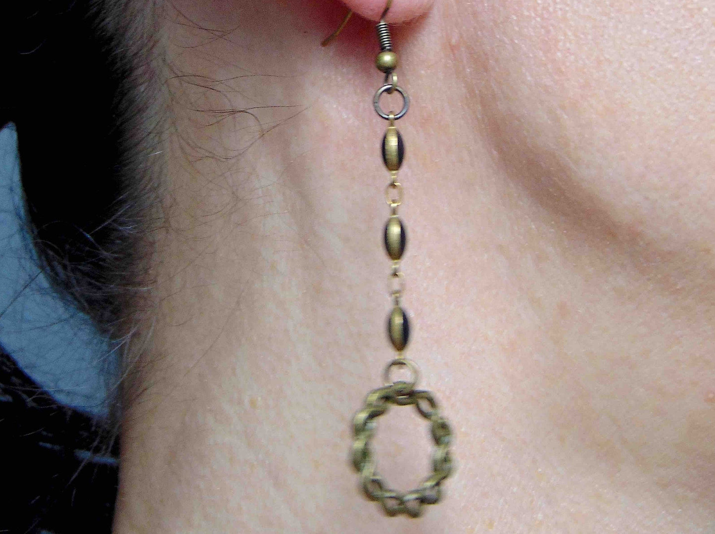 Long earrings with plaited brass rings and egg-shaped chain (off-white, black or turquoise), brass hooks