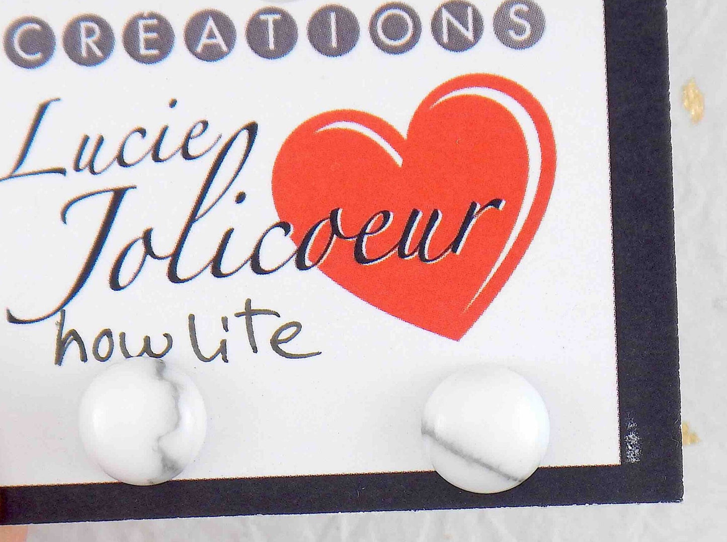 Puces d'oreilles 8mm cabochons ronds howlite blanche, tiges acier inoxydable