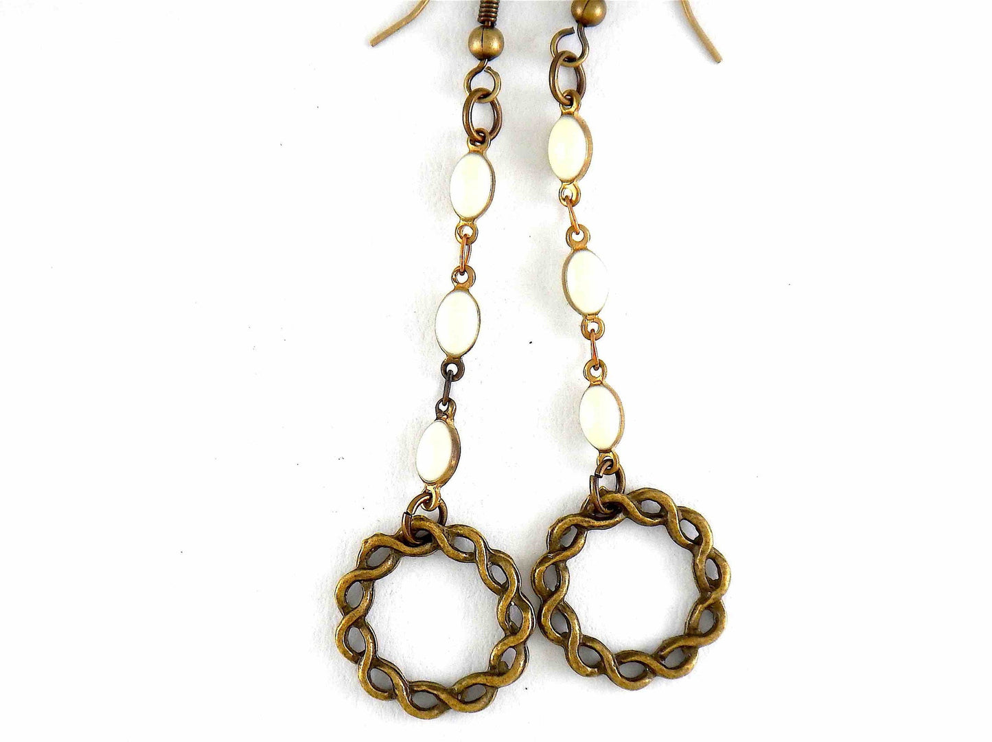 Long earrings with plaited brass rings and egg-shaped chain (off-white, black or turquoise), brass hooks