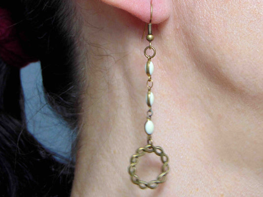 Long earrings with plaited brass rings and egg-shaped chain (off-white, black or turquoise), brass hooks