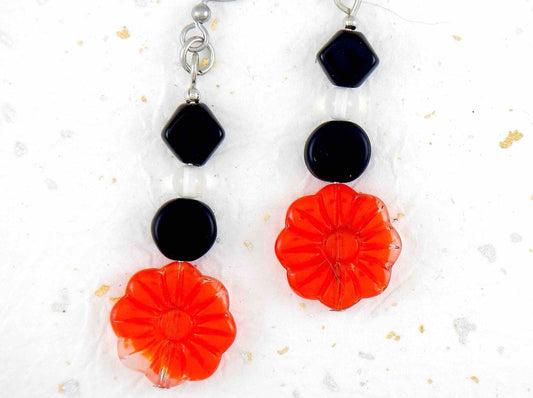 Long earrings with orange flowers, matte black pellets and shiny black lozenges, stainless steel hooks