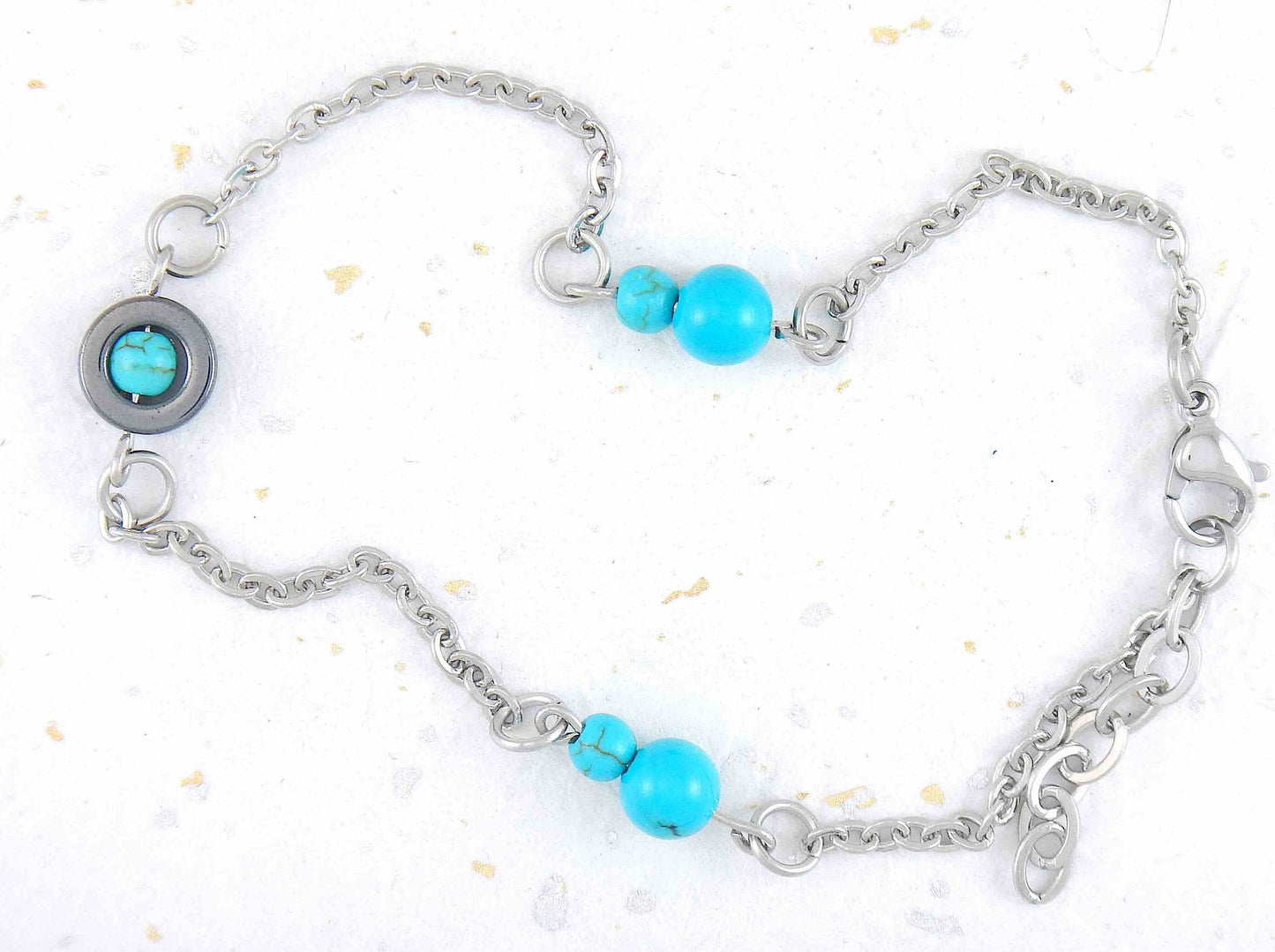Anklet with turquoise-coloured howlite beads and hematite ring on hypoallergenic stainless steel chain