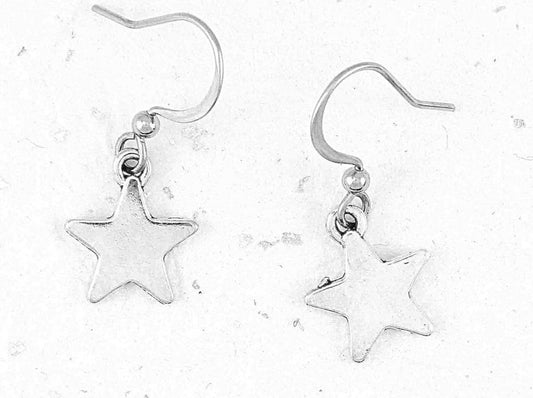 Boucles d'oreilles courtes petites étoiles argentées, crochets acier inoxydable