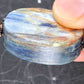 Collier 30 po à pendentif de pierre kyanite ovale massif dans les tons de bleu-argent-bronze, chaîne acier inoxydable