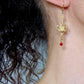Boucles d'oreilles longues volutes délicates de laiton antique filigranées, motif floral, cristaux Swarovski (6 couleurs disponibles), crochets en acier inoxydable doré