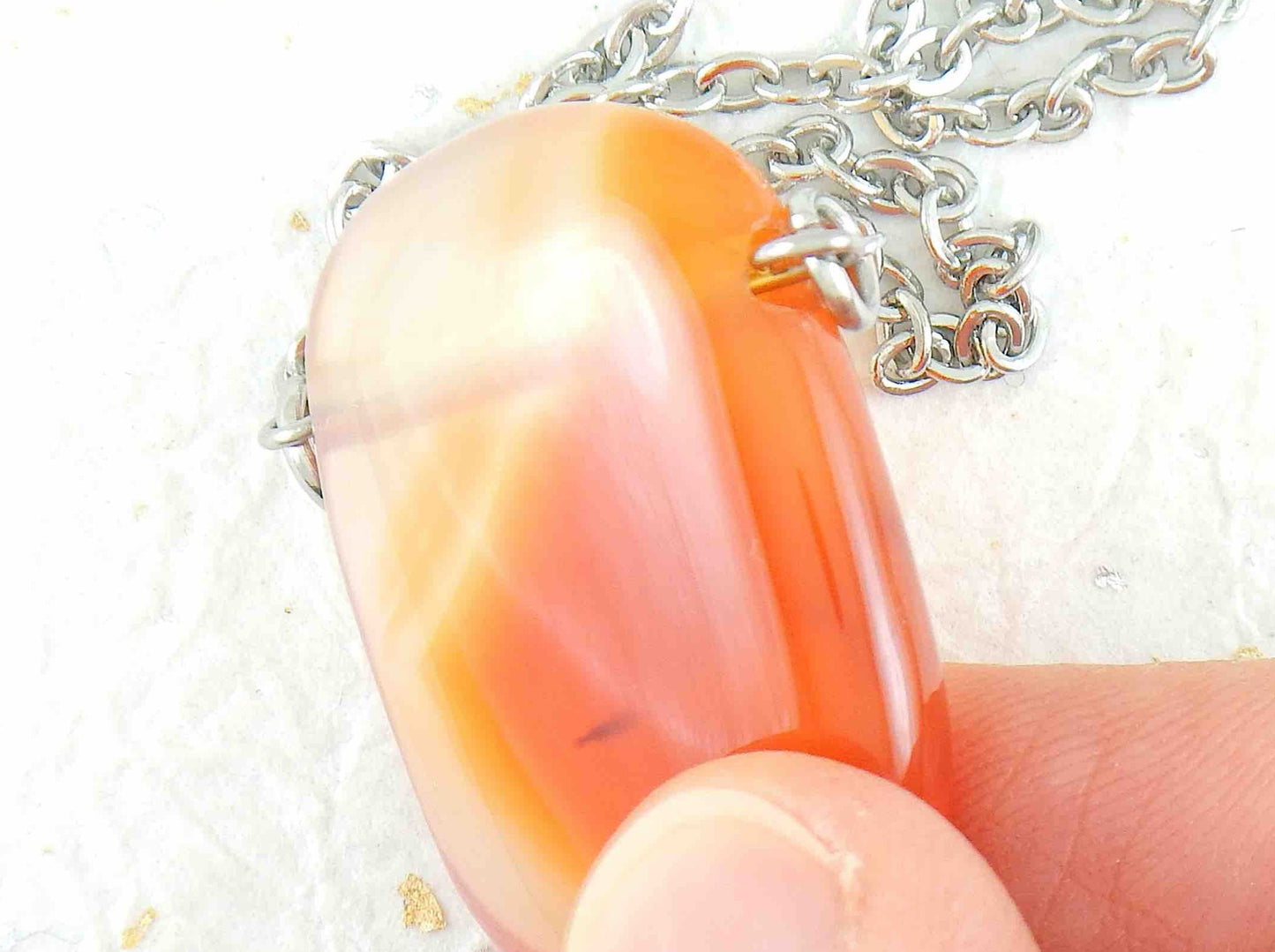 Collier 26 po à pendentif rectangle arrondi de pierre cornaline orangée & transparente, chaîne acier inoxydable 