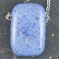 Collier 26 po à pendentif rectangle arrondi de pierre dumortierite "bleu jeans" (une pierre rare), chaîne acier inoxydable 