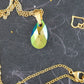 Collier 15 po avec pendentif goutte de cristal Swarovski 20mm, 1 côté vert Scarabeus Green, 1 côté gris argenté, chaîne acier inoxydable dorée