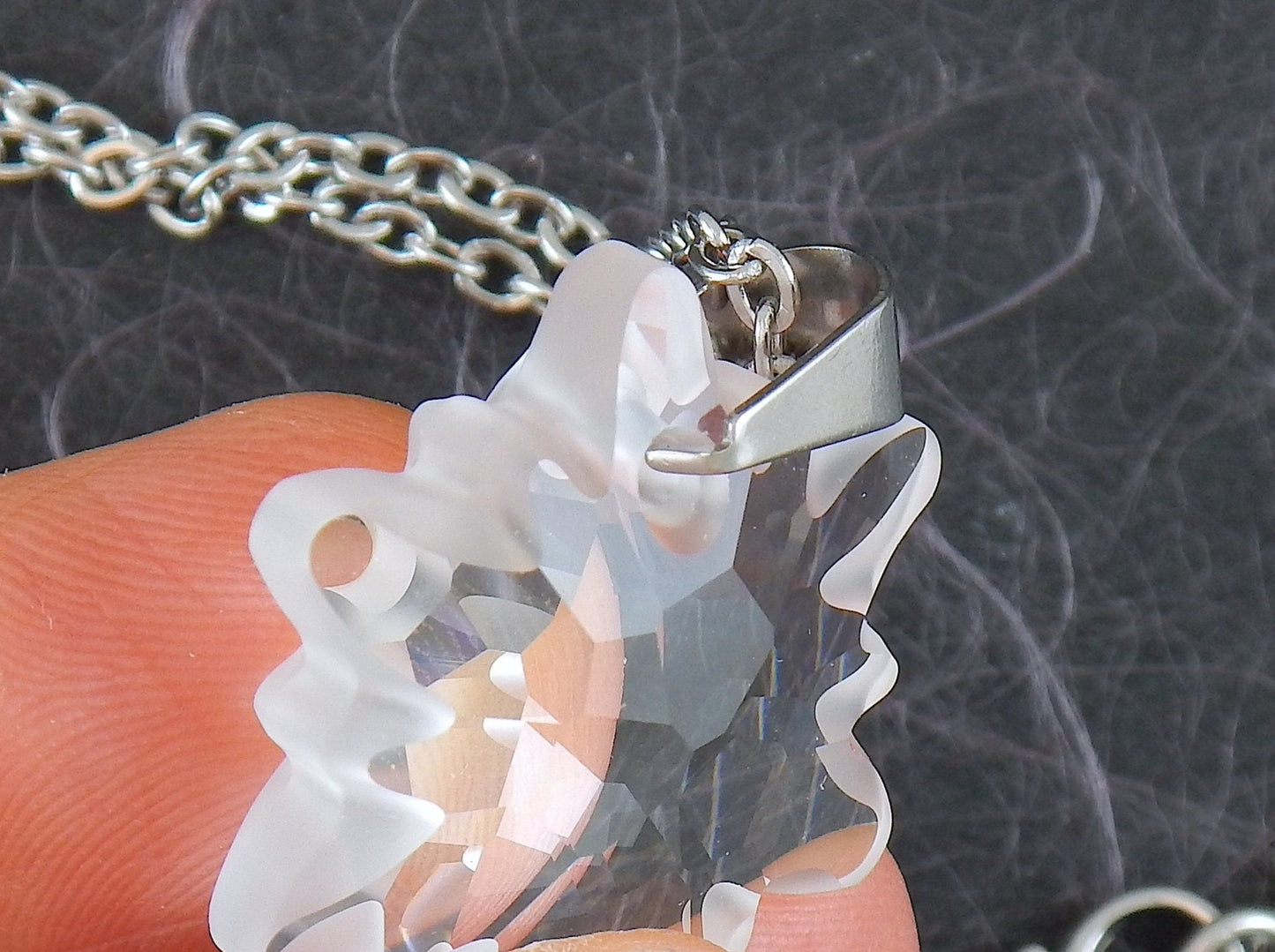 Collier 15 po à pendentif Edelweiss 30mm rare de cristal Swarovski transparent au contour givré, chaîne acier inoxydable