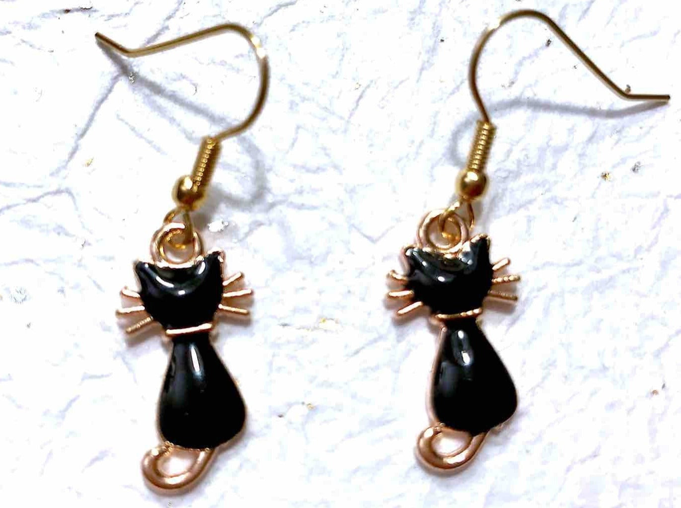 Short earrings with small shiny enamelled black cats, gold-toned stainless steel hooks