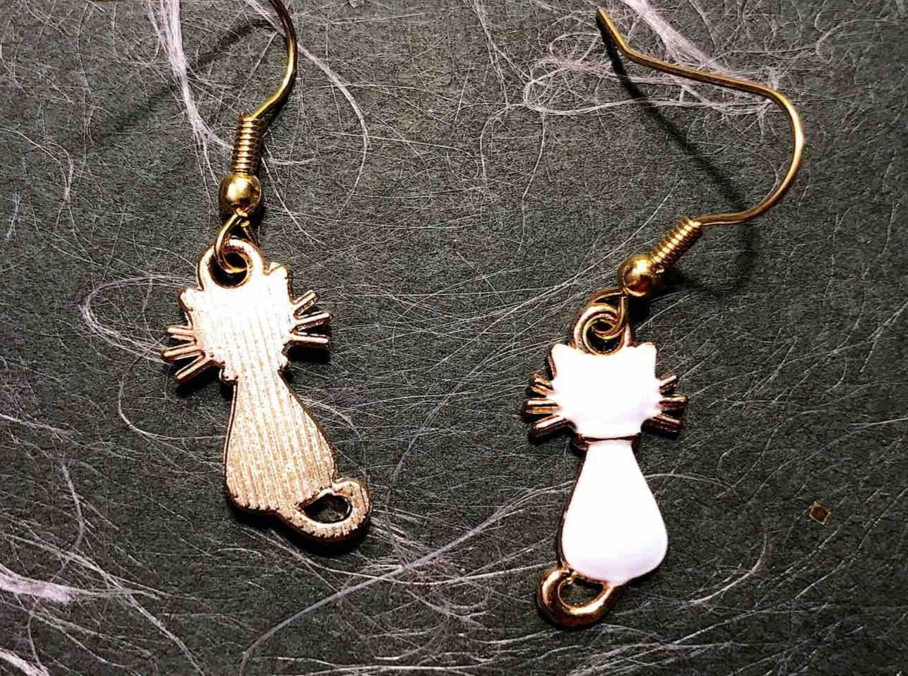 Short earrings with small shiny enamelled white cats, gold-toned stainless steel hooks